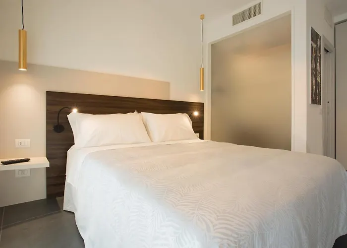 Enjoy Duomo - Flavio Baracchini 9 - 4* Milão